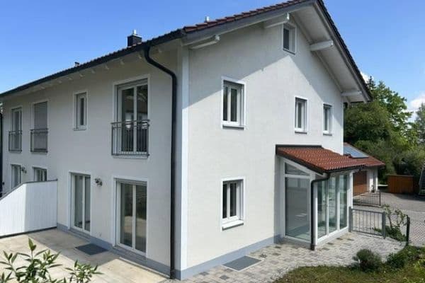 Prodej domu 150 m², pozemek 291 m², Brunnenstr.2, Ottenhofen, Bavorsko Prodej domu 150 m², pozemek 291 m², Brunnenstr.2, Ottenhofen, Bavorsko
