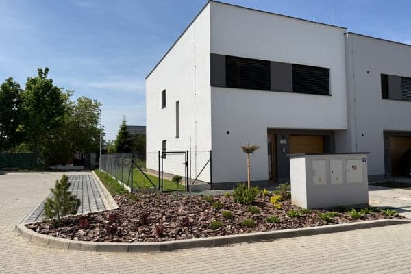 Pronájem domu 143 m², pozemek 120 m², Hubačova, Praha Pronájem domu 143 m², pozemek 120 m², Hubačova, Praha