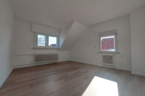 Pronájem bytu 3+1 64 m², Schalksbornstraße 2, Frankfurt Pronájem bytu 3+1 64 m², Schalksbornstraße 2, Frankfurt