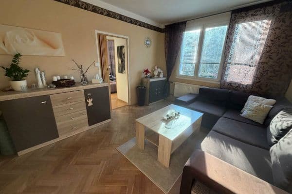 Pronájem bytu 2+kk 37 m², Maďarská, Karlovy Vary, Karlovarský kraj Pronájem bytu 2+kk 37 m², Maďarská, Karlovy Vary, Karlovarský kraj