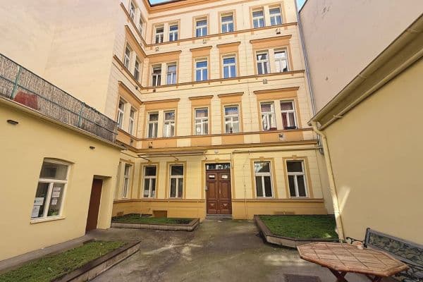 Prodej bytu 3+1 84 m², Husitská, Praha Prodej bytu 3+1 84 m², Husitská, Praha