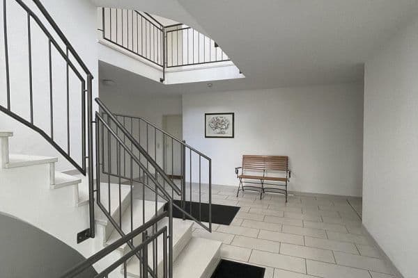 Pronájem bytu 3+1 74 m², Im Meisengarten 6, Bonn Pronájem bytu 3+1 74 m², Im Meisengarten 6, Bonn