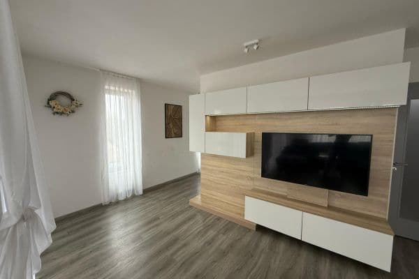 Pronájem bytu 3+kk 84 m², Husova, Pardubice, Pardubický kraj Pronájem bytu 3+kk 84 m², Husova, Pardubice, Pardubický kraj
