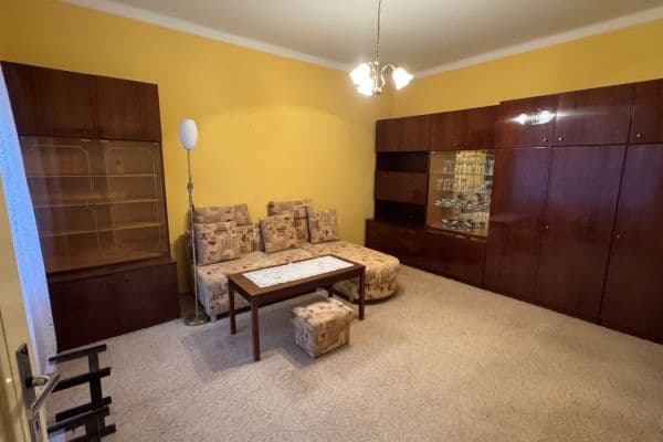 Prodej bytu 1+1 38 m², U Skládky, Praha Prodej bytu 1+1 38 m², U Skládky, Praha