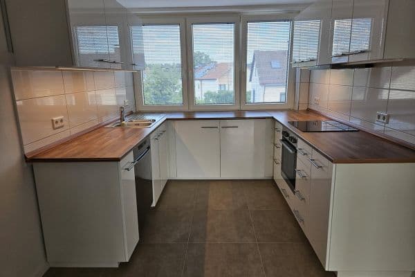 Pronájem bytu 3+1 78 m², Feucht Pronájem bytu 3+1 78 m², Feucht