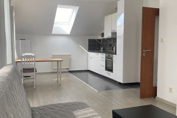 Pronájem bytu 2+kk 50 m², Nádražní, Zbuzany Pronájem bytu 2+kk 50 m², Nádražní, Zbuzany