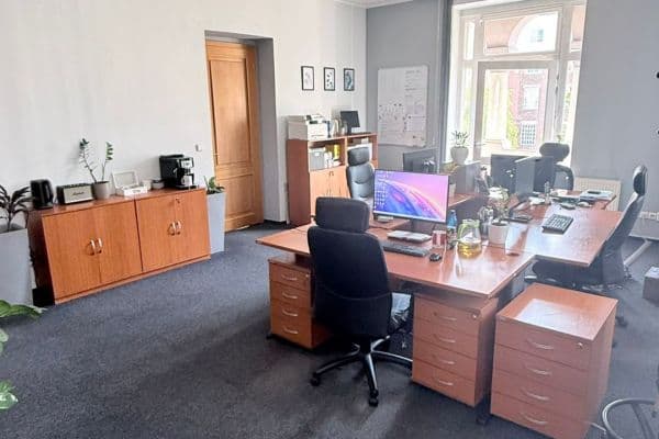 Pronájem kanceláře 54 m², Jeseniova, Praha Pronájem kanceláře 54 m², Jeseniova, Praha