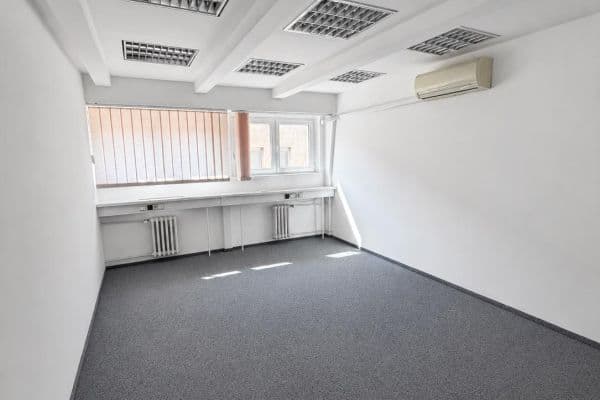 Pronájem kanceláře 18 m², Křižíkova, Praha Pronájem kanceláře 18 m², Křižíkova, Praha
