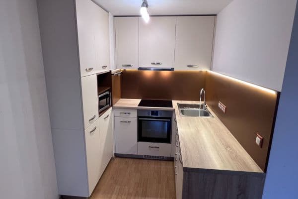 Pronájem bytu 2+kk 46 m², Golfová, Praha Pronájem bytu 2+kk 46 m², Golfová, Praha