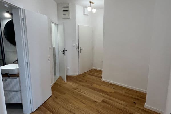 Pronájem bytu 1+kk 36 m², Petrohradská, Praha Pronájem bytu 1+kk 36 m², Petrohradská, Praha