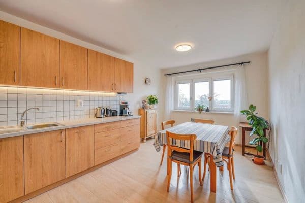 Pronájem bytu 4+1 98 m², Na Balkáně, Praha Pronájem bytu 4+1 98 m², Na Balkáně, Praha