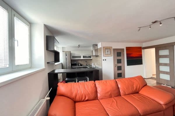 Pronájem bytu 2+1 52 m², Jilemnického, Košice Pronájem bytu 2+1 52 m², Jilemnického, Košice