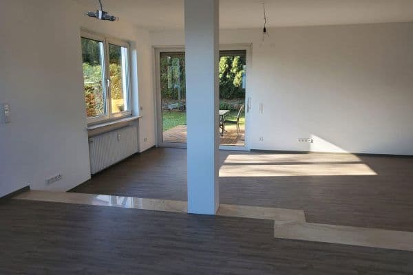 Pronájem bytu 5+1 146 m², Zeller Strasse 26, Margetshöchheim Pronájem bytu 5+1 146 m², Zeller Strasse 26, Margetshöchheim