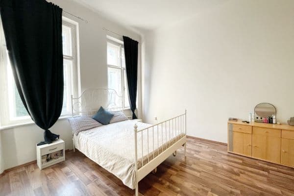 Pronájem bytu 1+1 42 m², Husitská, Praha Pronájem bytu 1+1 42 m², Husitská, Praha