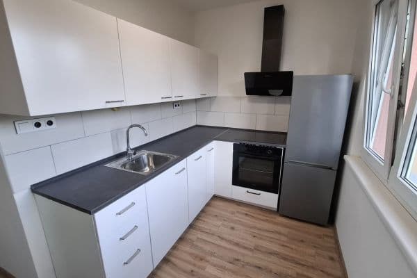 Prodej bytu 2+1 52 m², Sněženková, Praha Prodej bytu 2+1 52 m², Sněženková, Praha