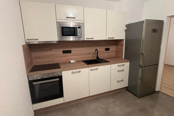Pronájem bytu 2+1 55 m², Taškentská, Praha Pronájem bytu 2+1 55 m², Taškentská, Praha