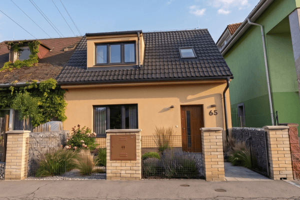 Prodej domu 106 m², pozemek 247 m², Jahodnická, Praha Prodej domu 106 m², pozemek 247 m², Jahodnická, Praha