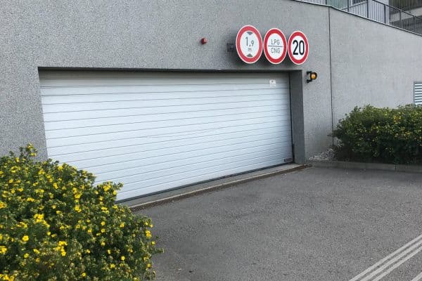 Pronájem garáže 13 m², Milotická, Praha Pronájem garáže 13 m², Milotická, Praha