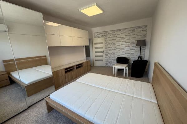 Pronájem bytu 1+1 38 m², Partyzánské náměstí, Ostrava Pronájem bytu 1+1 38 m², Partyzánské náměstí, Ostrava