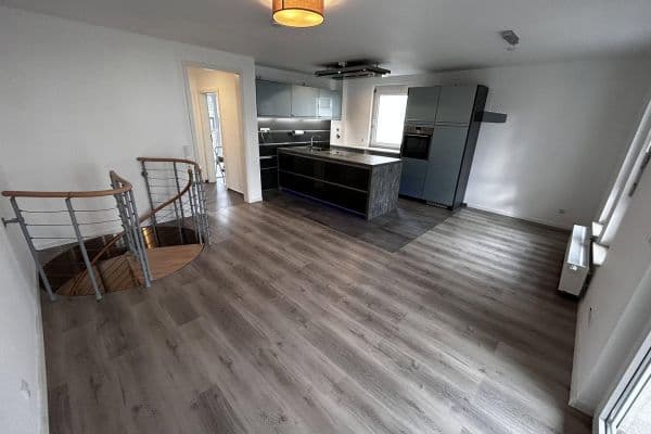 Pronájem bytu 3+1 85 m², Griesheim Pronájem bytu 3+1 85 m², Griesheim
