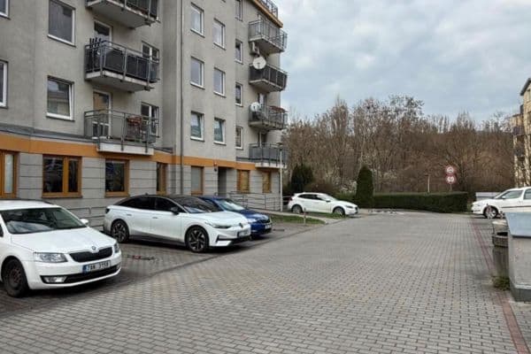 Pronájem garáže 2 m², Kovanecká, Praha Pronájem garáže 2 m², Kovanecká, Praha