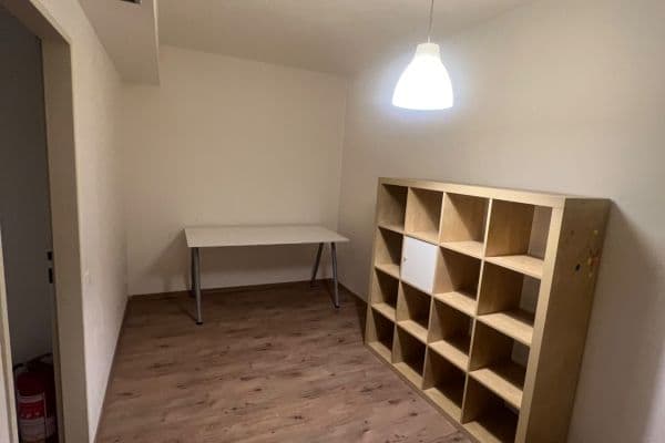 Pronájem nebytového prostoru 12 m², Malešická, Praha Pronájem nebytového prostoru 12 m², Malešická, Praha