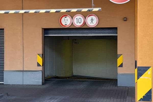 Pronájem garáže 14 m², Poděbradská, Praha Pronájem garáže 14 m², Poděbradská, Praha