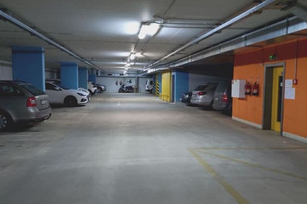 Pronájem garáže 15 m², Sluneční náměstí, Praha Pronájem garáže 15 m², Sluneční náměstí, Praha