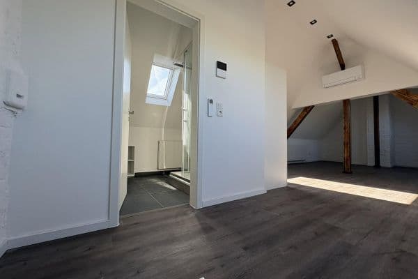 Pronájem bytu 4+1 105 m², Luxemburger Str.259, Köln, Severní Porýní-Vestfálsko Pronájem bytu 4+1 105 m², Luxemburger Str.259, Köln, Severní Porýní-Vestfálsko