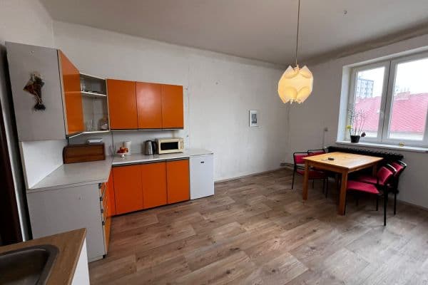 Pronájem bytu 2+kk 55 m², Oskara Nedbala, Hradec Králové Pronájem bytu 2+kk 55 m², Oskara Nedbala, Hradec Králové