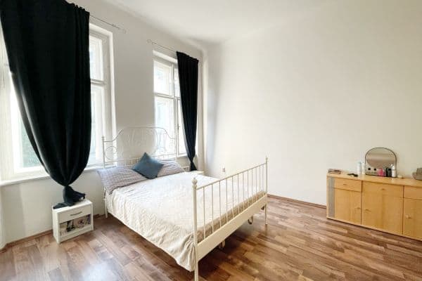 Pronájem bytu 1+1 42 m², Husitská, Praha Pronájem bytu 1+1 42 m², Husitská, Praha