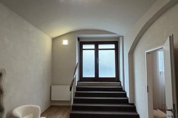 Pronájem nebytového prostoru 54 m², Vozová, Praha Pronájem nebytového prostoru 54 m², Vozová, Praha
