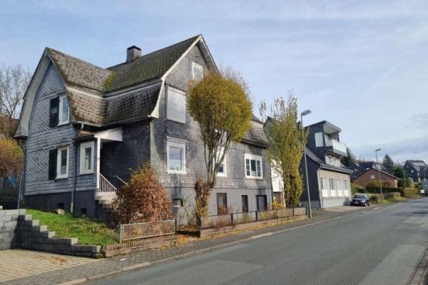 Prodej domu 221 m², pozemek 680 m², Marburger Straße 29, Netphen - Deuz Prodej domu 221 m², pozemek 680 m², Marburger Straße 29, Netphen - Deuz