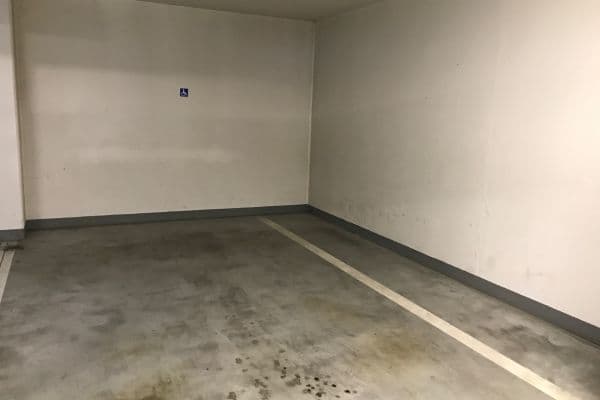 Pronájem garáže 25 m², Za Valem, Praha Pronájem garáže 25 m², Za Valem, Praha