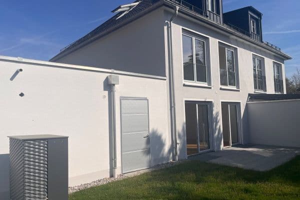 Prodej domu 158 m², pozemek 223 m², Planegger Straße 43a, Germering, Bavorsko Prodej domu 158 m², pozemek 223 m², Planegger Straße 43a, Germering, Bavorsko