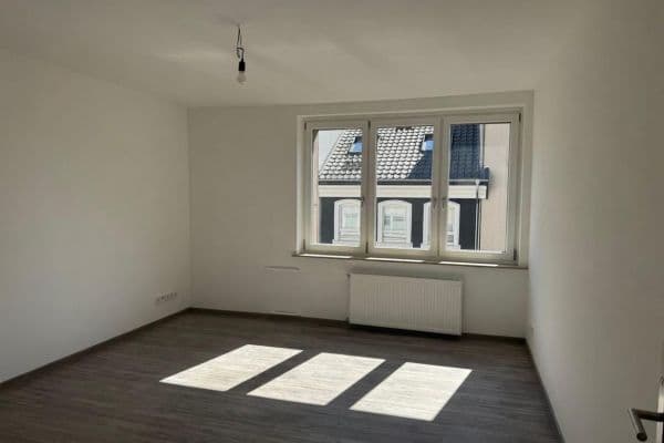 Pronájem bytu 4+1 120 m², Dellstraße 1a, Duisburg Pronájem bytu 4+1 120 m², Dellstraße 1a, Duisburg
