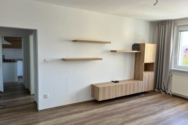Prodej bytu 3+1 74 m², Hrobákova, Bratislava Prodej bytu 3+1 74 m², Hrobákova, Bratislava