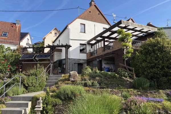 Prodej domu 117 m², pozemek 1.074 m², Schloßstraße 25, Hofheim-Marxheim Prodej domu 117 m², pozemek 1.074 m², Schloßstraße 25, Hofheim-Marxheim