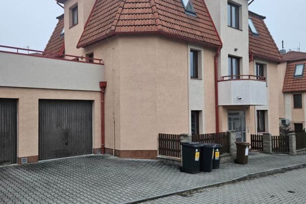 Pronájem bytu 2+kk 52 m², nám. Svobody, Úvaly Pronájem bytu 2+kk 52 m², nám. Svobody, Úvaly