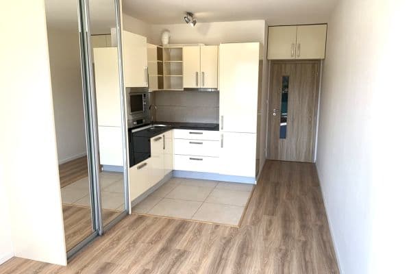 Prodej bytu 1+kk 30 m², Zakšínská, Praha Prodej bytu 1+kk 30 m², Zakšínská, Praha