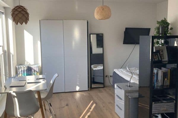 Pronájem bytu 1+1 34 m², Düsseldorf Pronájem bytu 1+1 34 m², Düsseldorf