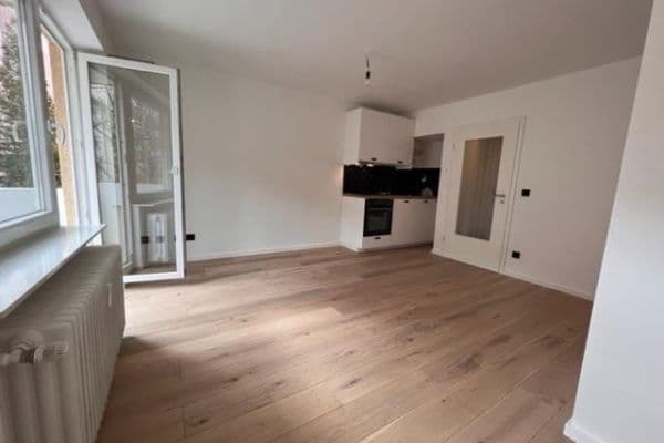Pronájem bytu 1+1 28 m², Thusneldastraße 8, München, Bavorsko Pronájem bytu 1+1 28 m², Thusneldastraße 8, München, Bavorsko