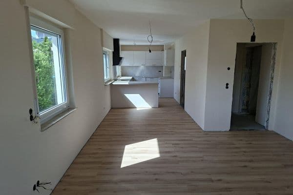Pronájem bytu 4+1 107 m², Meisenweg, Grafenau Pronájem bytu 4+1 107 m², Meisenweg, Grafenau