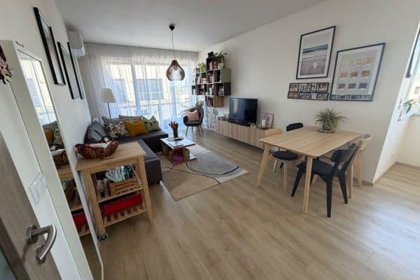 Pronájem bytu 2+kk 60 m², Emy Destinové, Jinočany Pronájem bytu 2+kk 60 m², Emy Destinové, Jinočany