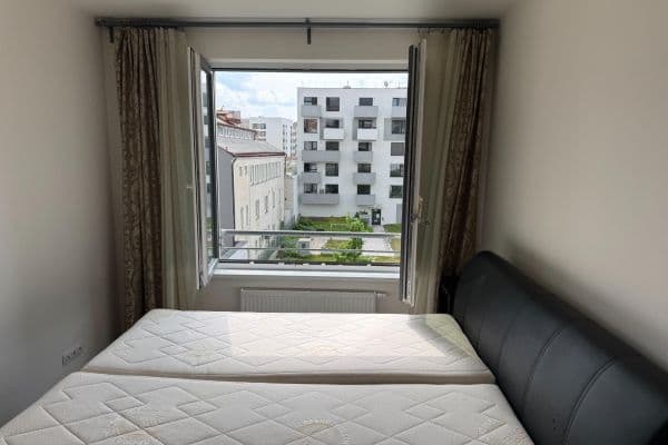 Prodej bytu 2+kk 64 m², V Háji, Praha Prodej bytu 2+kk 64 m², V Háji, Praha