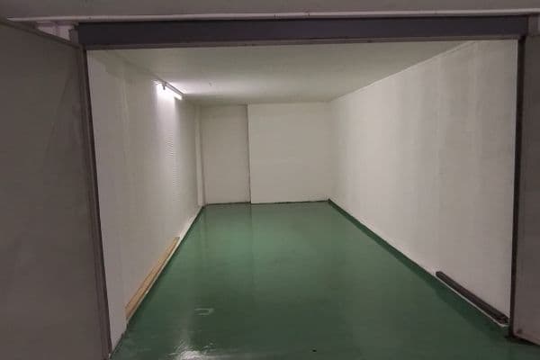 Pronájem garáže 18 m², Nušlova, Praha Pronájem garáže 18 m², Nušlova, Praha
