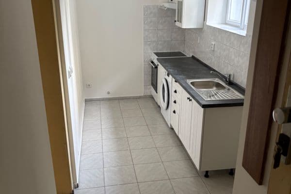 Pronájem bytu 1+1 38 m², Ústecká, Praha Pronájem bytu 1+1 38 m², Ústecká, Praha