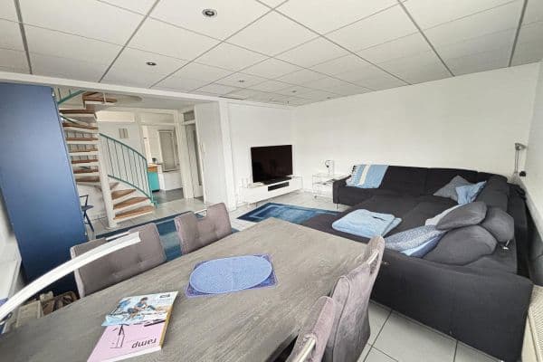 Pronájem bytu 5+kk 185 m², Wolf-Hirth-Straße 10, Esslingen am Neckar Pronájem bytu 5+kk 185 m², Wolf-Hirth-Straße 10, Esslingen am Neckar