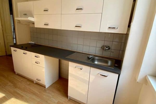 Pronájem bytu 3+1 94 m², Západní, Karlovy Vary Pronájem bytu 3+1 94 m², Západní, Karlovy Vary