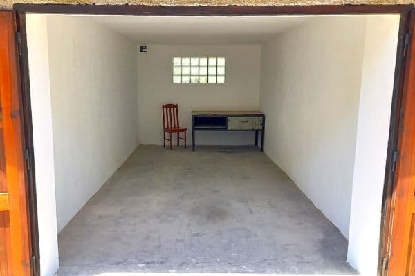 Pronájem garáže 17 m², Benešov, Středočeský kraj Pronájem garáže 17 m², Benešov, Středočeský kraj